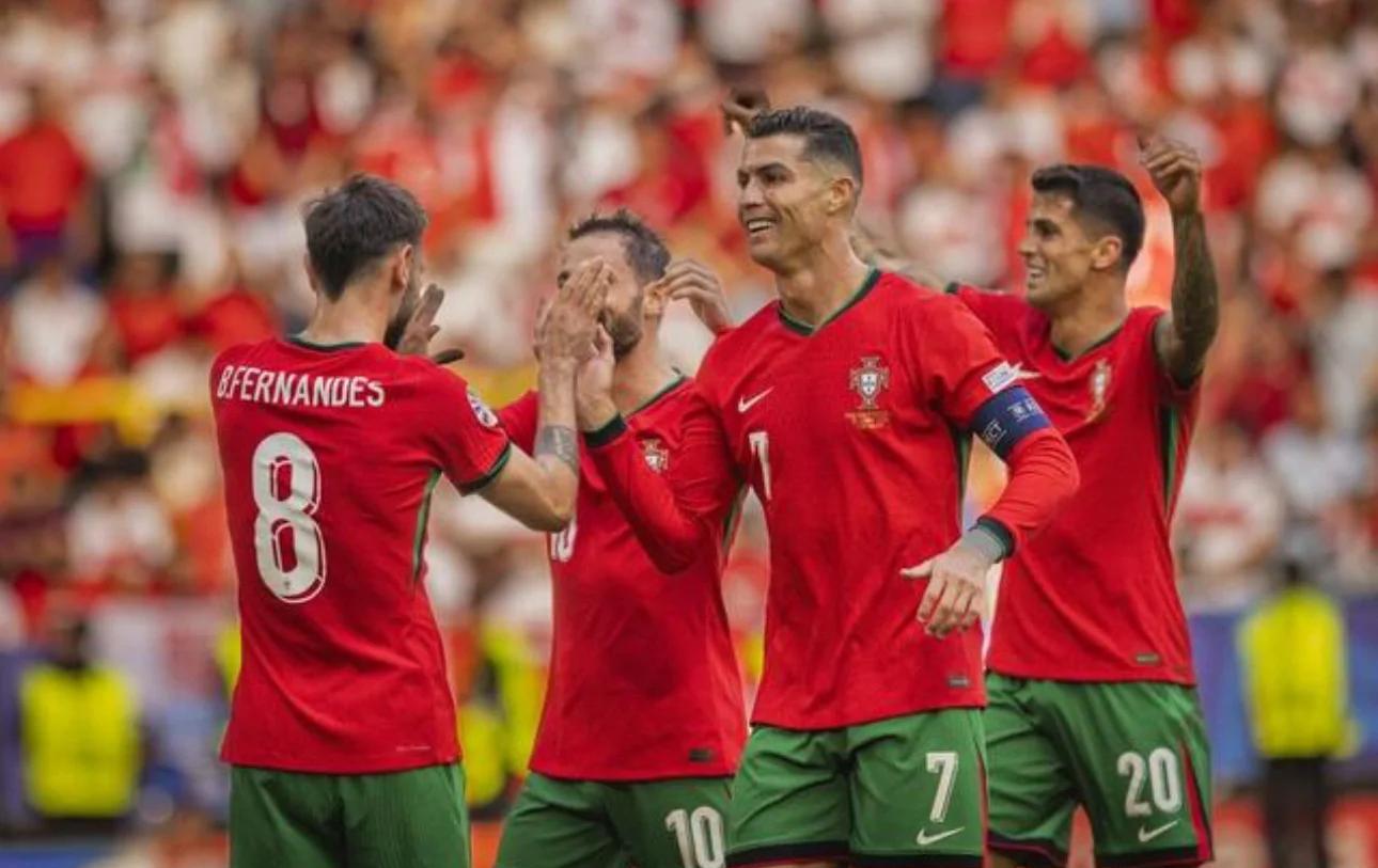 包含葡萄牙队轻取爱尔兰,小组领先优势巩固的词条 包含葡萄牙队轻取爱尔兰,小组领先优势巩固的词条