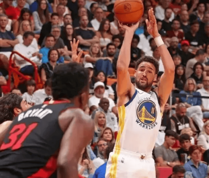 勇士热火大战，双方实力对决展现顶级篮球风采的简单介绍