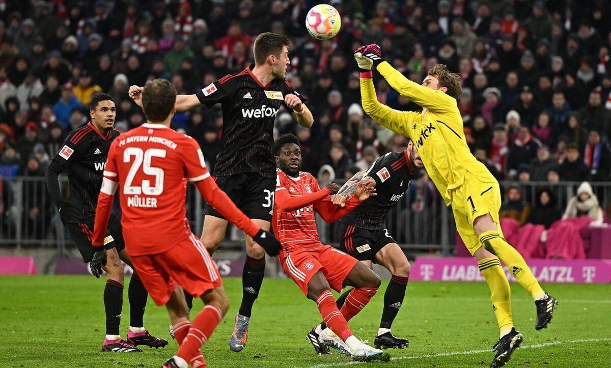 柏林联盟中锋破门得分，为球队带来胜利的简单介绍