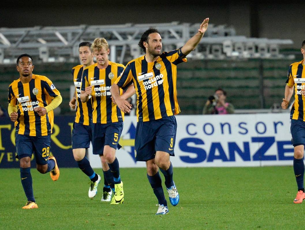 包含维罗纳连胜保持领先,向冲击前四名发起冲锋的词条 包含维罗纳连胜保持领先,向冲击前四名发起冲锋的词条