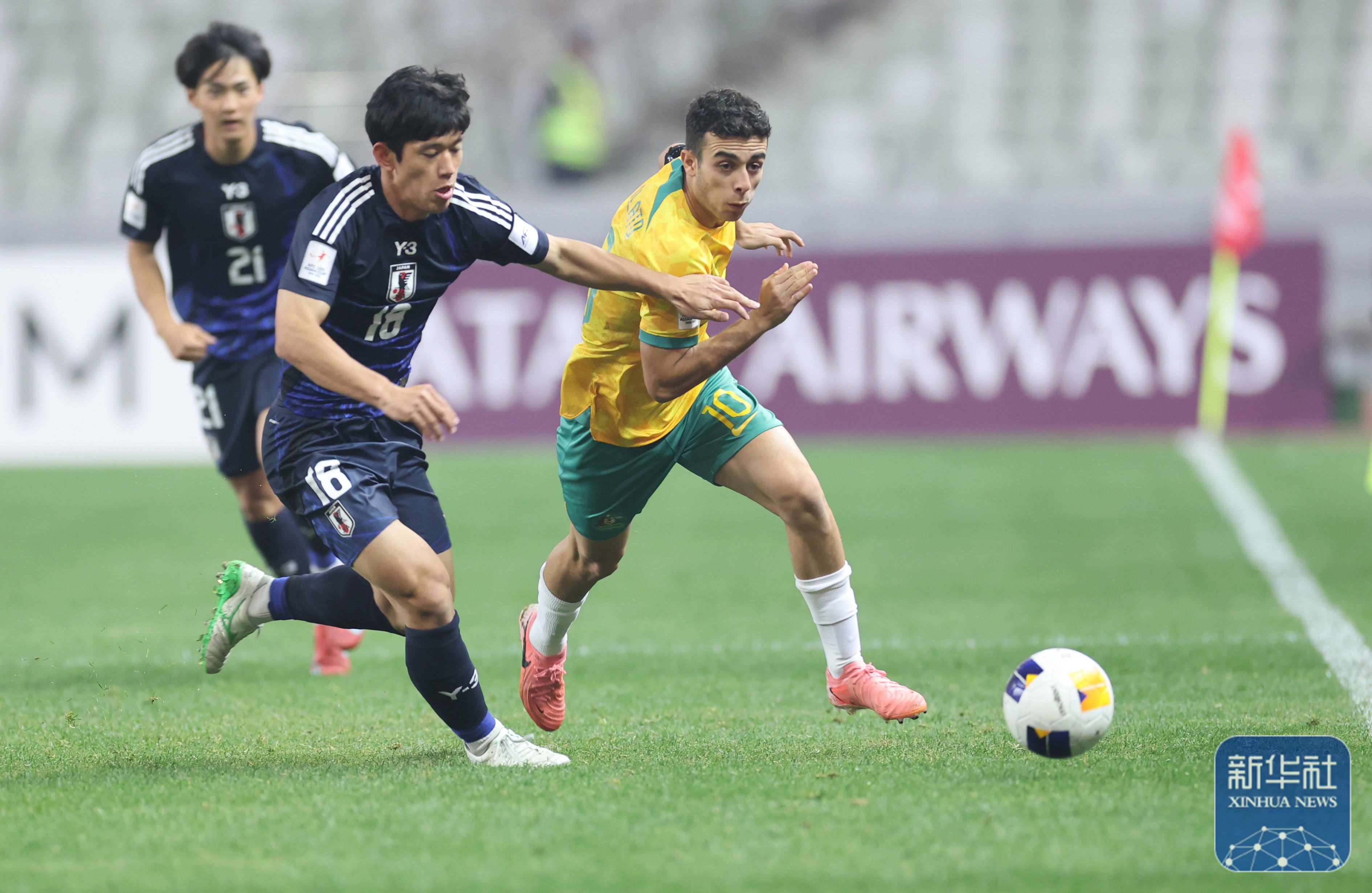 世界杯比赛盛况：澳大利亚队惊险胜出逆袭晋级八强