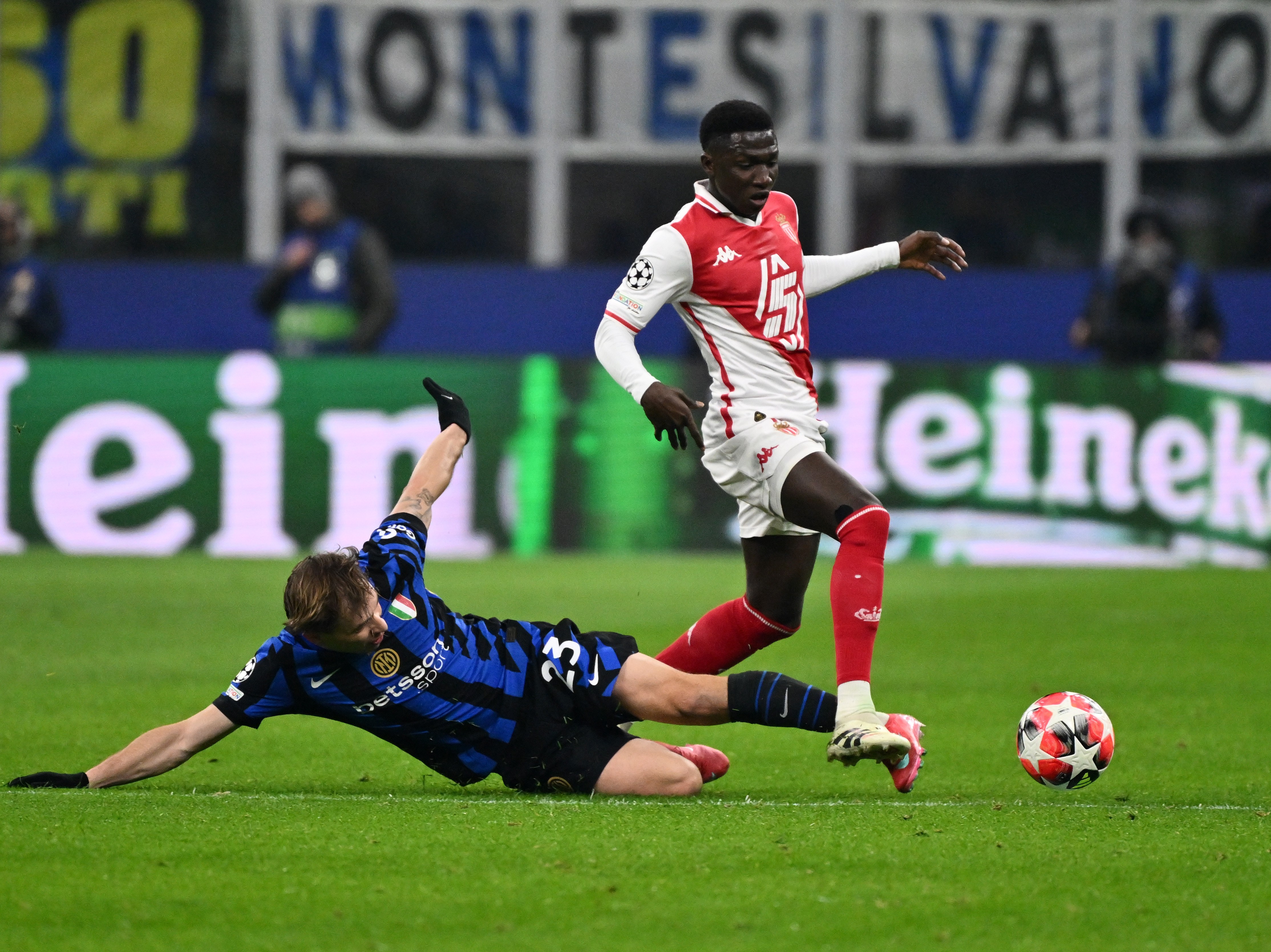 欧洲足球赛事势如破竹，实力球队崭露头角的简单介绍