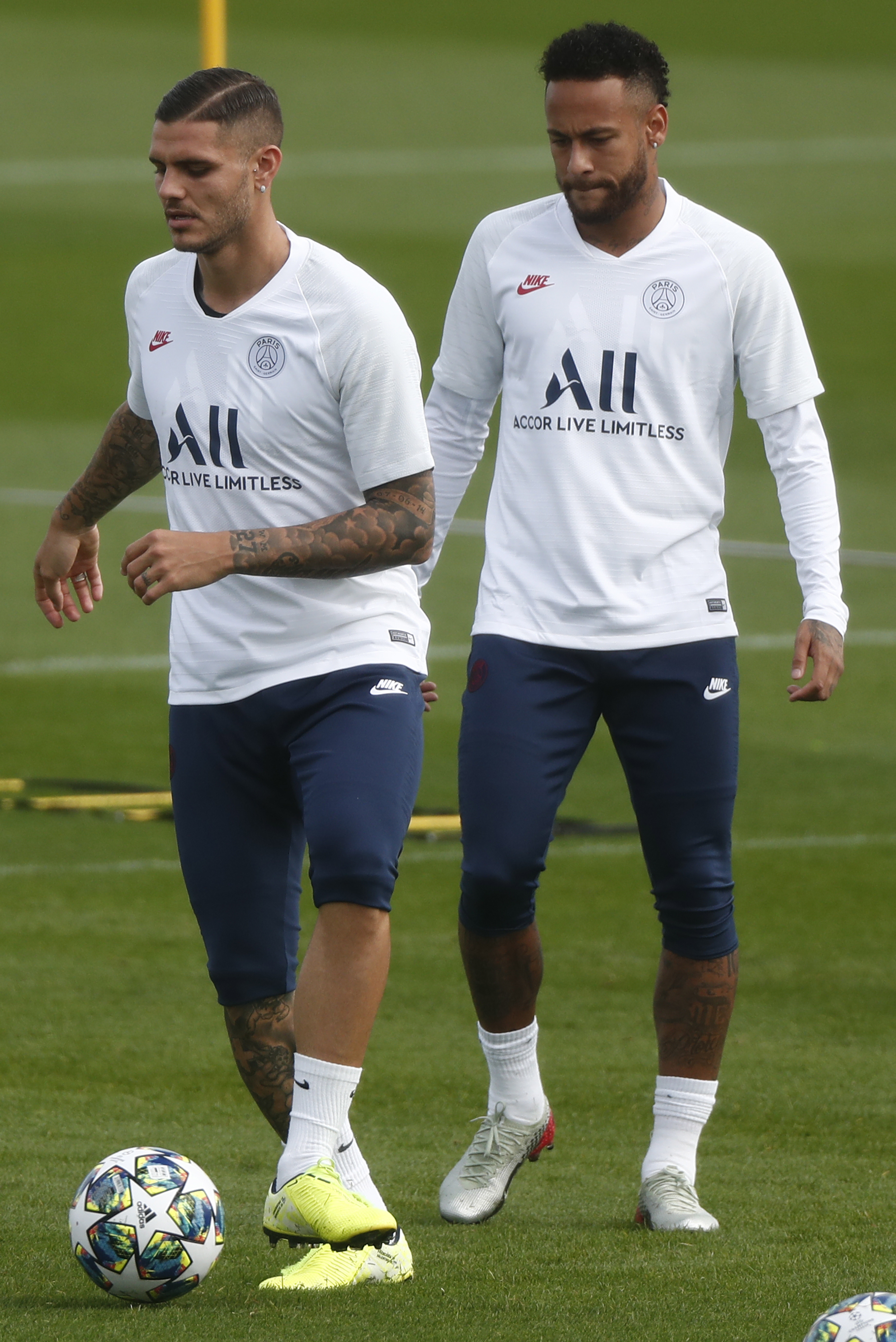 巴黎圣日耳曼球员合练备战欧冠 巴黎圣日耳曼球员合练备战欧冠