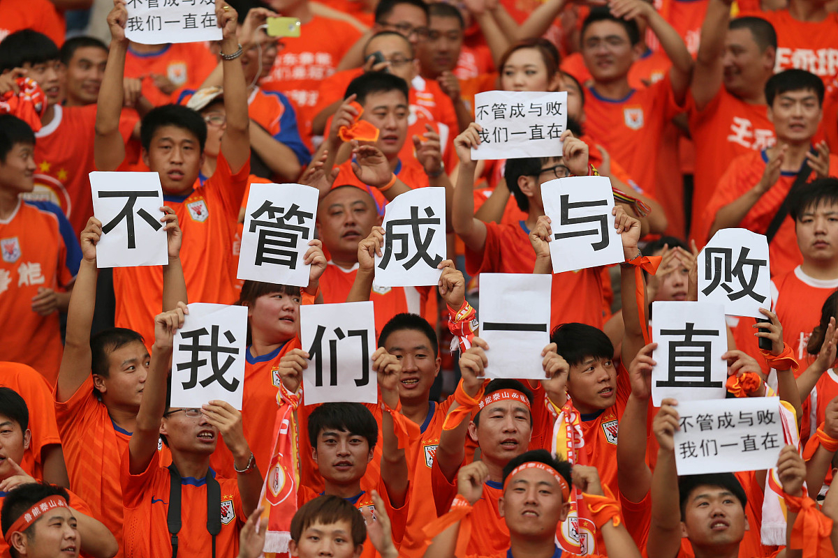 足球大赛烽火连天,球队强强对抗 足球大赛烽火连天,球队强强对抗