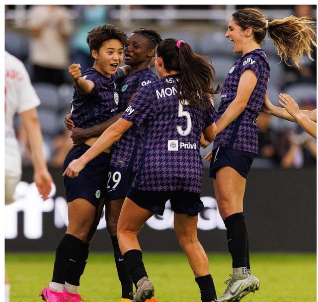 美国女足队员在决赛中奉献出色表现 美国女足队员在决赛中奉献出色表现