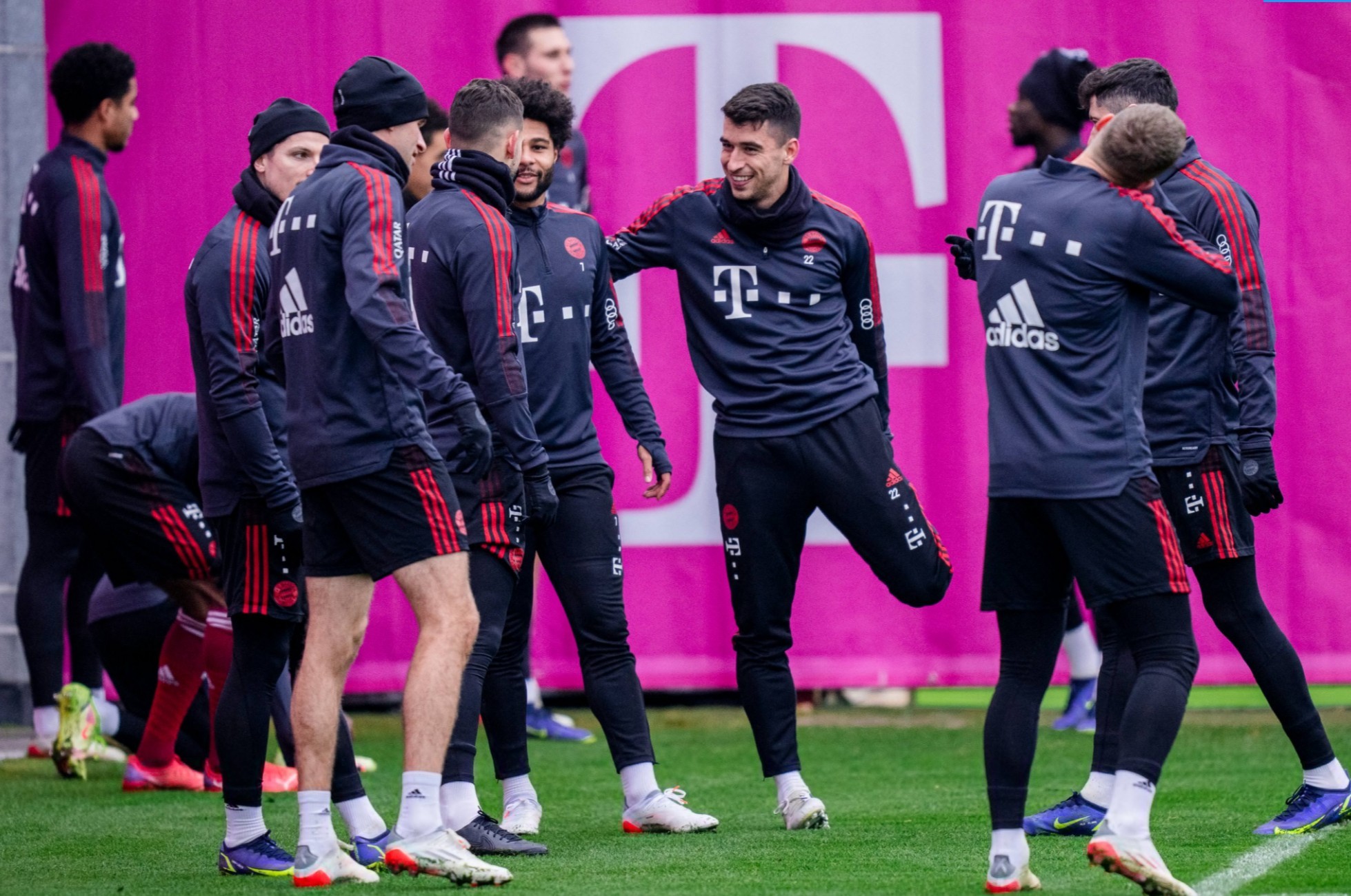 沃尔夫斯堡球员训练备战英超前十的简单介绍