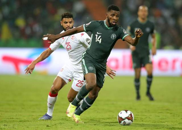 加纳队在对战尼日利亚中展现出色球技的简单介绍