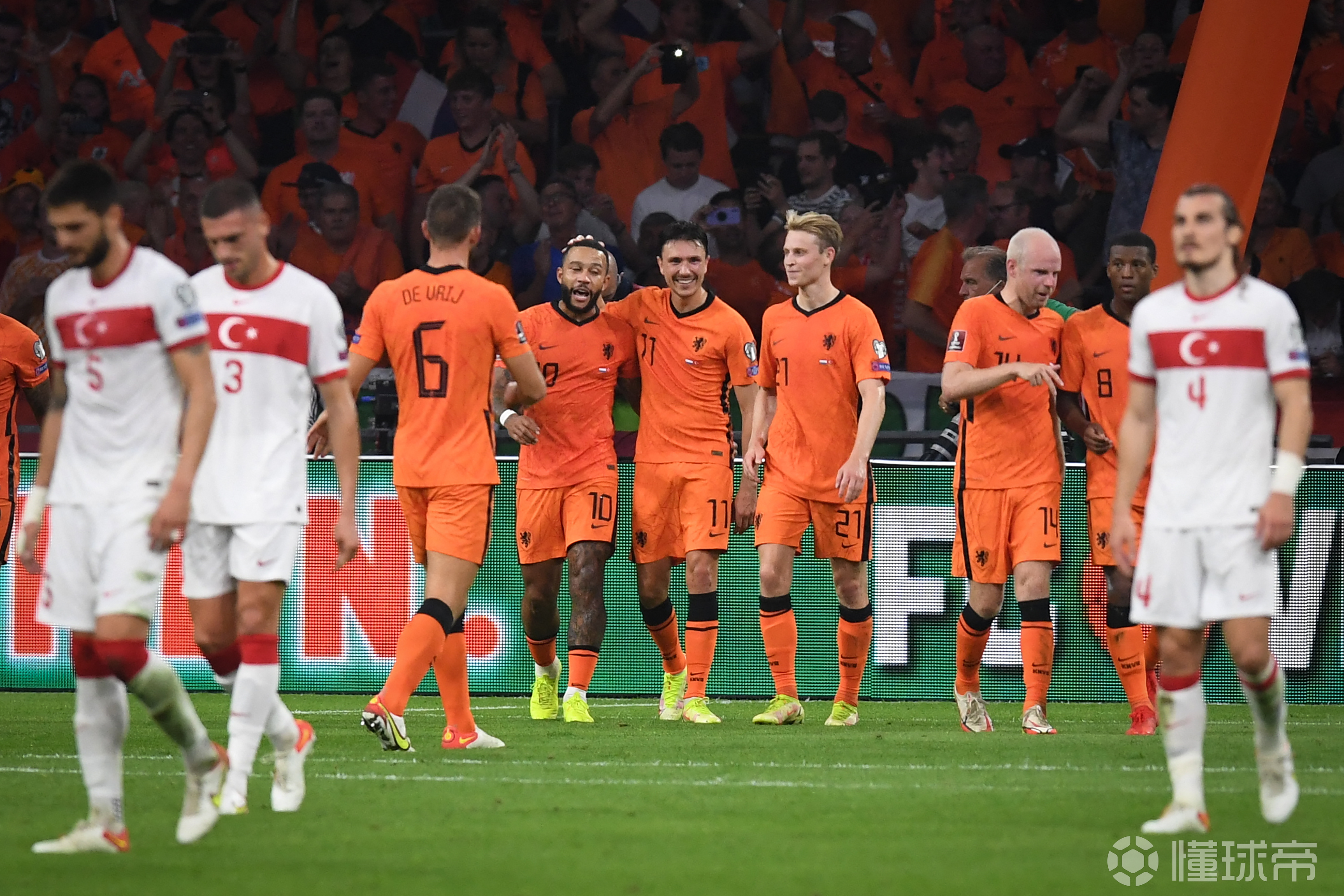 包含丹麦客场大胜以色列，扩大领先优势的词条