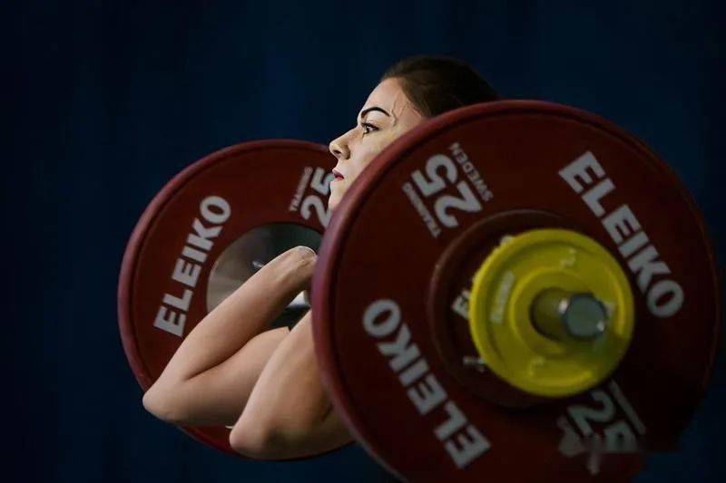 土耳其举重选手抢眼亮相,多次破纪录 土耳其举重选手抢眼亮相,多次破纪录