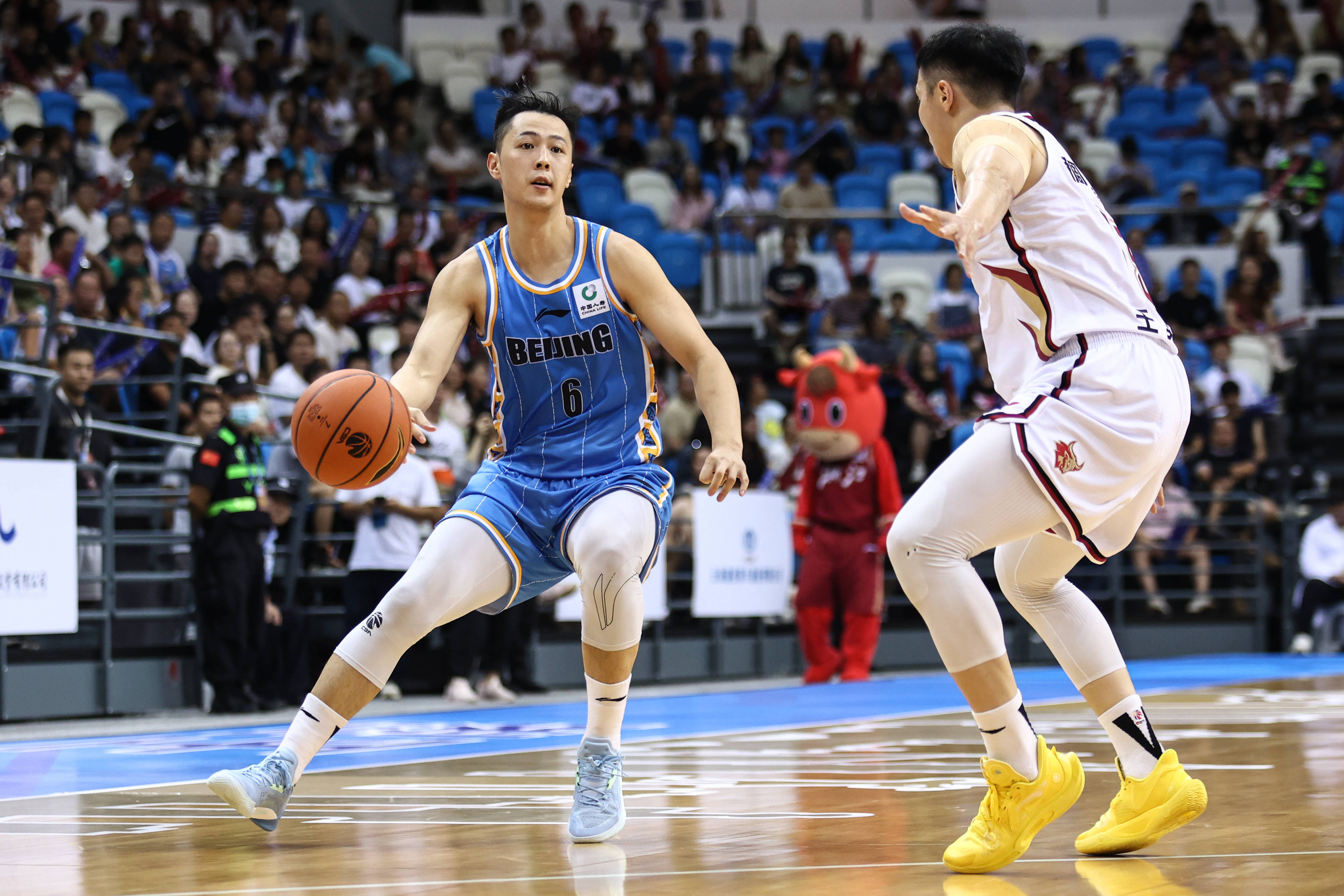 包含体育产业快速发展，篮球赛事备受瞩目的词条