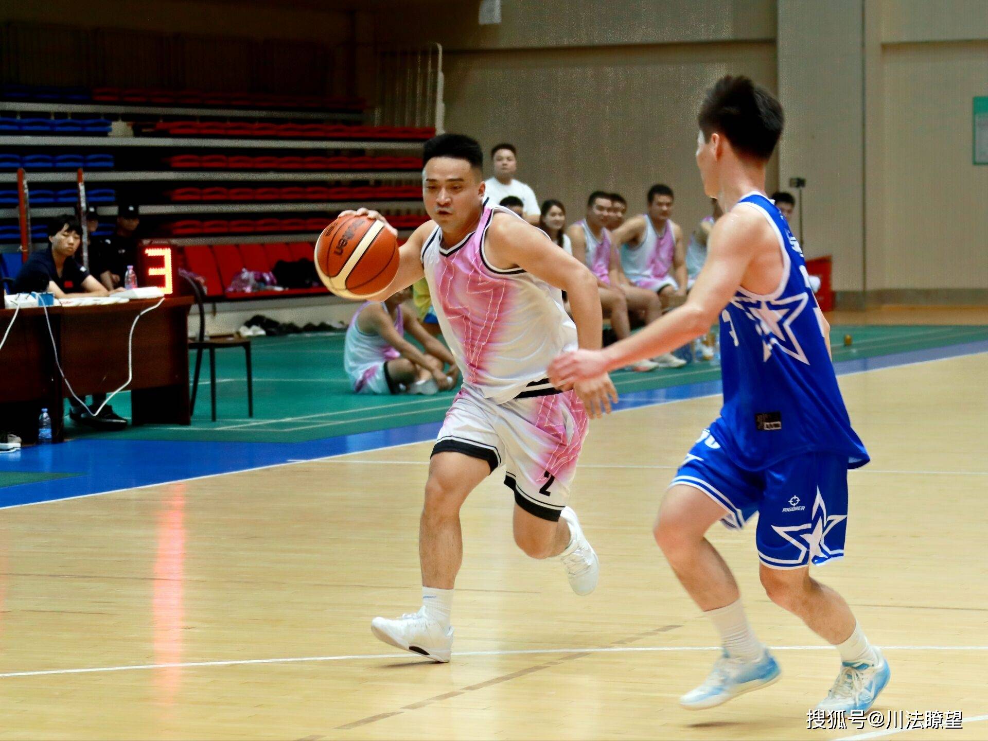 包含体育产业快速发展，篮球赛事备受瞩目的词条