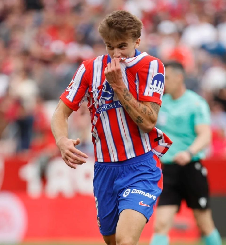 包含马德里竞技客场坚韧，夺冠前景的词条