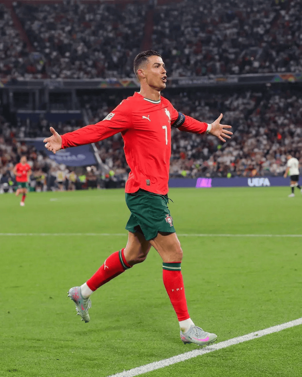 C罗率领的葡萄牙队迎来挑战 C罗率领的葡萄牙队迎来挑战