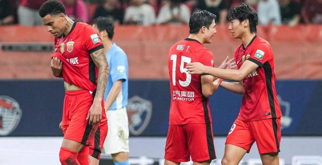 包含广州恒大豪取五连胜,稳坐积分榜榜首的词条 包含广州恒大豪取五连胜,稳坐积分榜榜首的词条