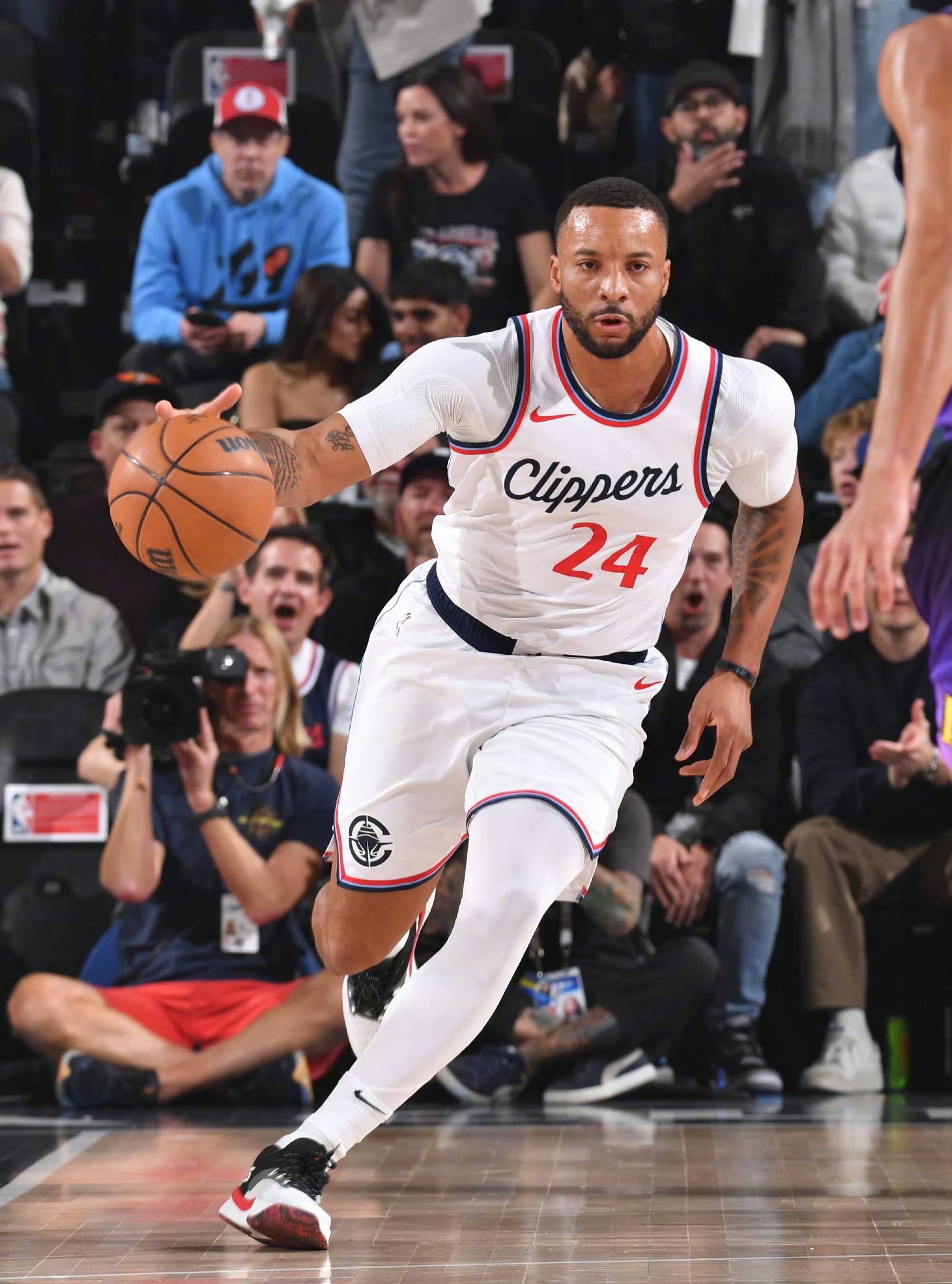 快船队负于国王，波特兰开拓者险胜尼克斯