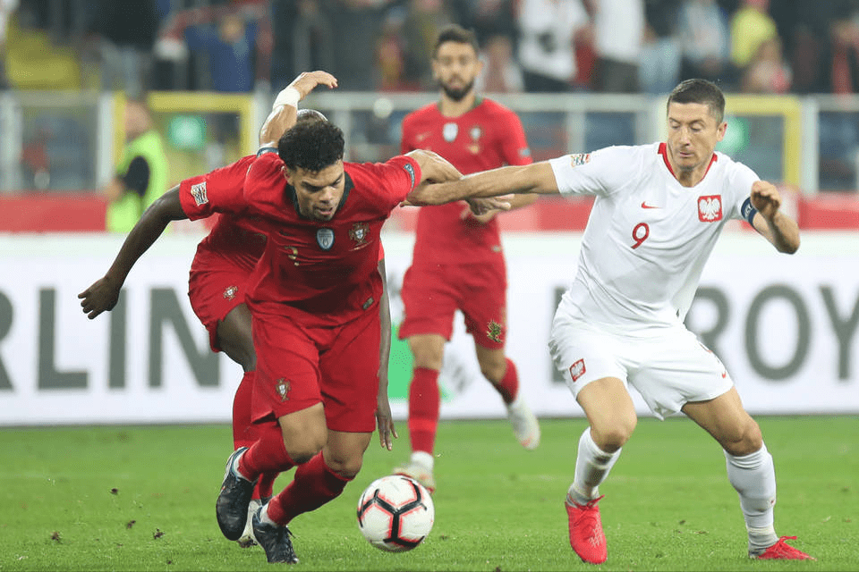 包含第戎战平圣埃蒂安，保级形势严峻的词条