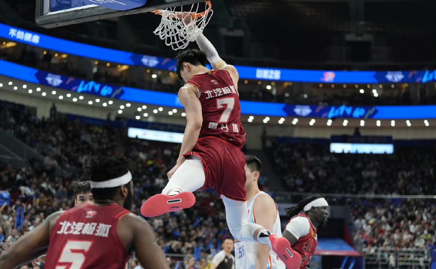 辽宁男篮险胜广东男篮,关键一球笑傲赛场的简单介绍 辽宁男篮险胜广东男篮,关键一球笑傲赛场的简单介绍