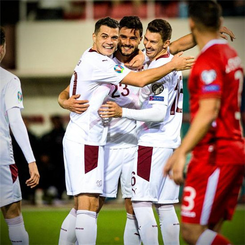 西班牙队一路领先，毫无悬念获得欧洲杯正赛资格的简单介绍