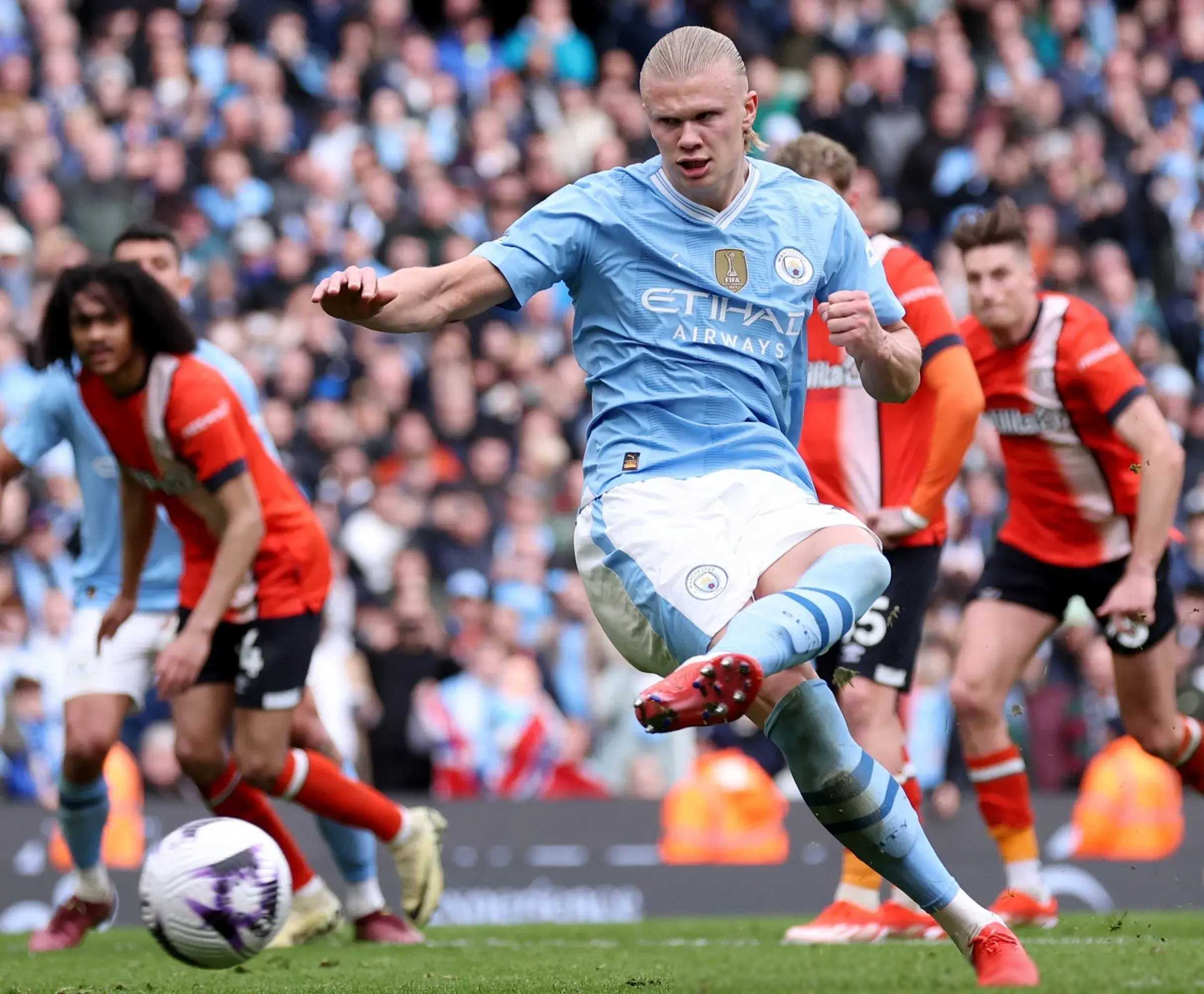 包含曼城核心受伤，球队依然取胜稳居积分榜首的词条