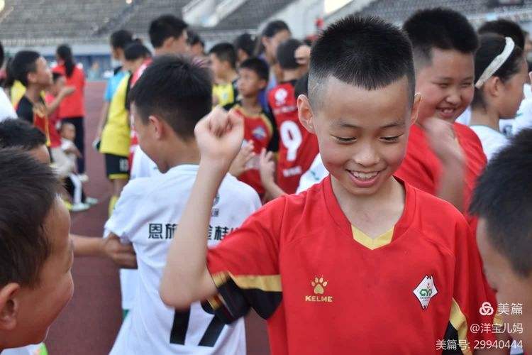 快节奏比赛中一支球队以势不可挡之势夺冠的简单介绍