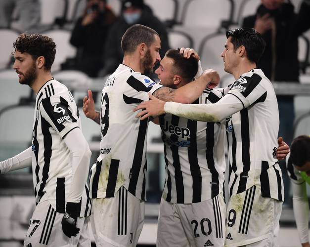 意甲赛场上演巅峰对决，球迷期待已久