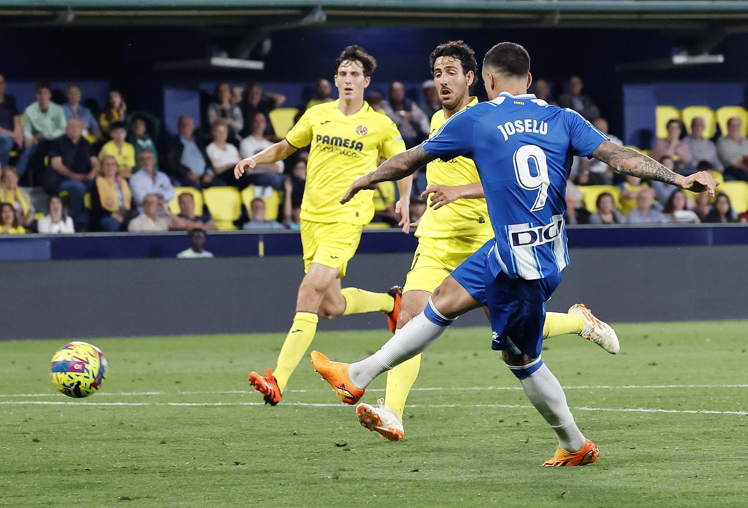 包含比利亚雷亚尔险胜对手，-获胜的词条