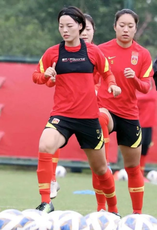 印度足球女将在赛场闪耀，获赞赏