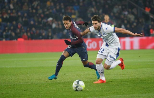 关于摩纳哥门将神勇表现，关键时刻力保三分的信息