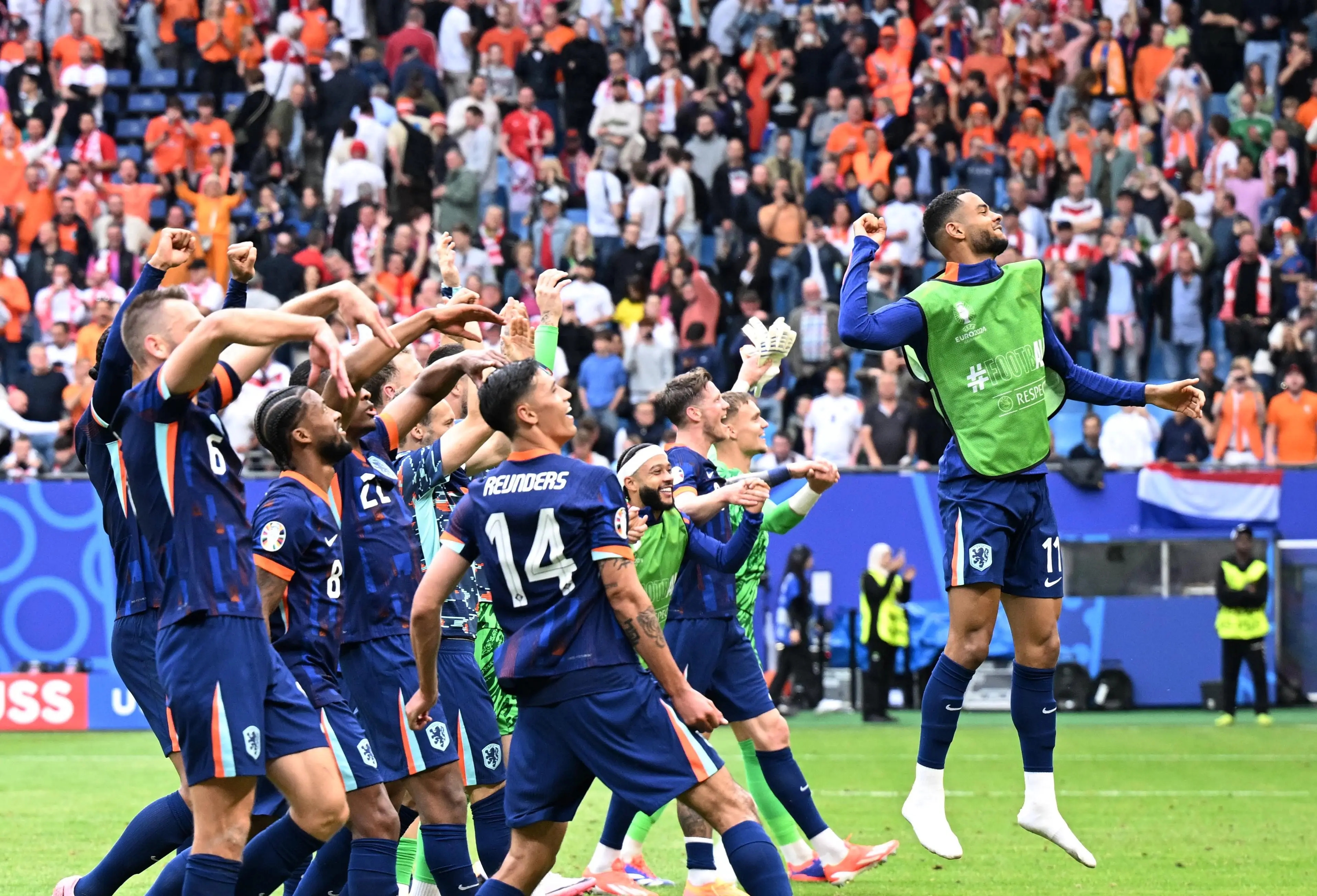 关于欧洲冠军联赛再掀激情战火,球队角逐尽显激烈的信息 关于欧洲冠军联赛再掀激情战火,球队角逐尽显激烈的信息