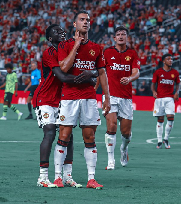 多特蒙德战胜曼联，积分榜上升至第三位的简单介绍