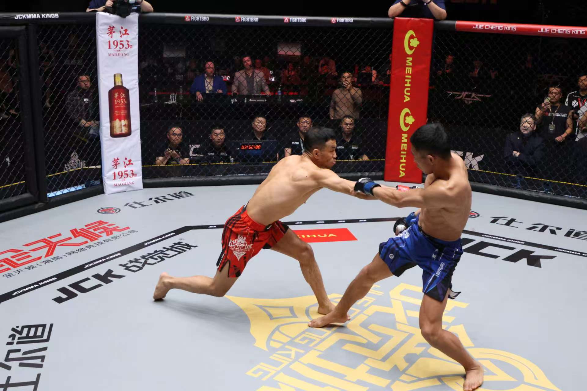 关键时刻奋力一搏，取得胜利的简单介绍