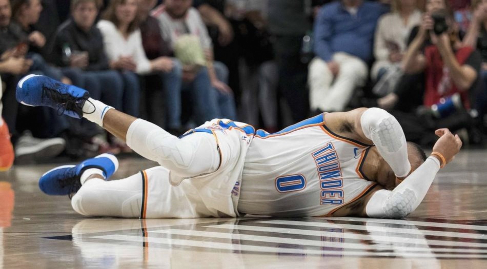 拓荒者战胜雷霆，利拉德关键三分