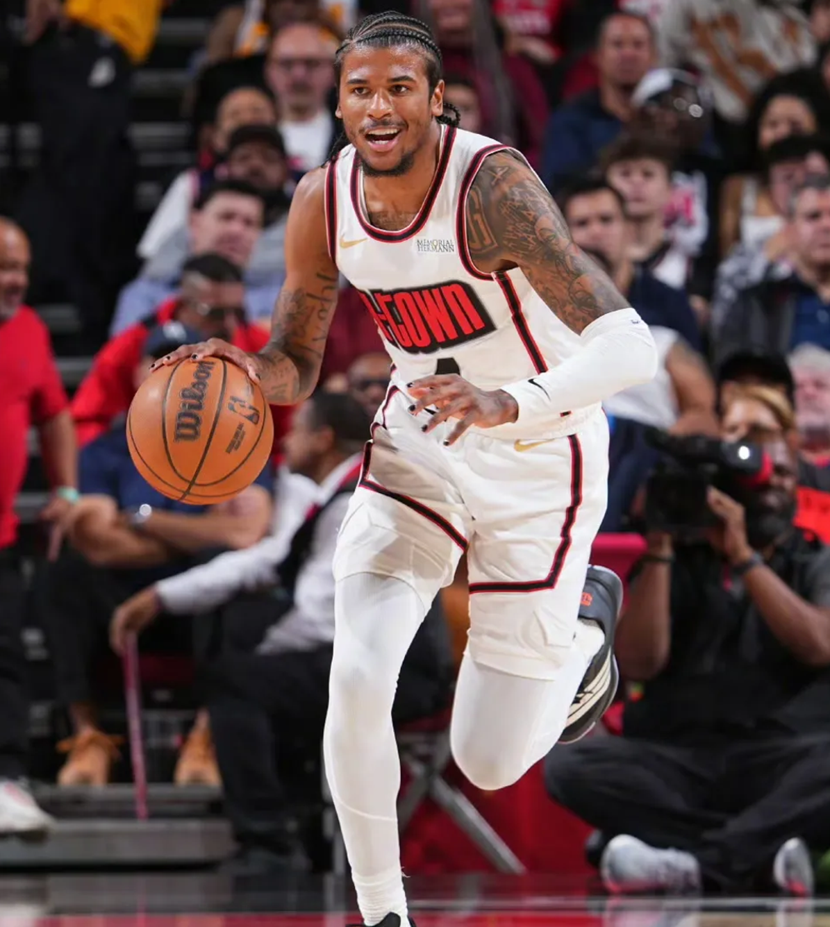 火箭惨败马刺,输掉三连战 火箭惨败马刺,输掉三连战