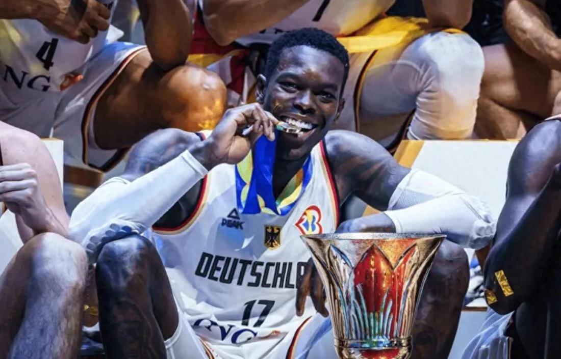 欧洲球员斩获世界杯MVP,登上巅峰荣誉 欧洲球员斩获世界杯MVP,登上巅峰荣誉